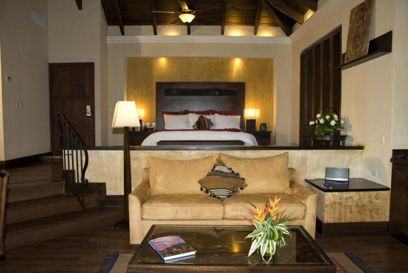 Hotel La Reunion Golf Resort And Residences Antigua Екстер'єр фото