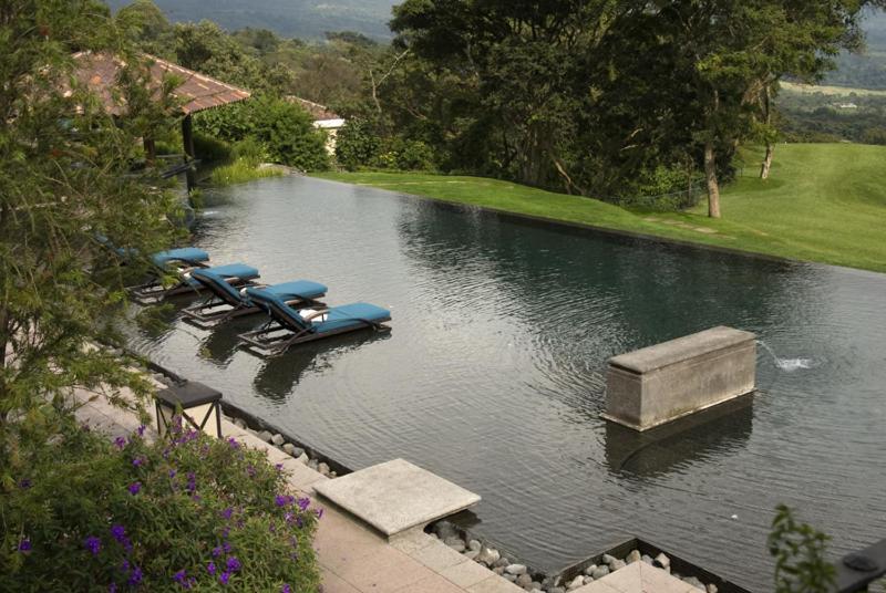 Hotel La Reunion Golf Resort And Residences Antigua Екстер'єр фото