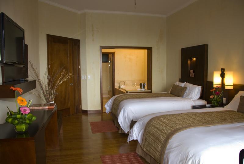 Hotel La Reunion Golf Resort And Residences Antigua Екстер'єр фото