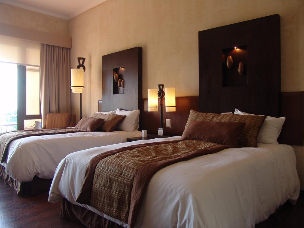 Hotel La Reunion Golf Resort And Residences Antigua Екстер'єр фото
