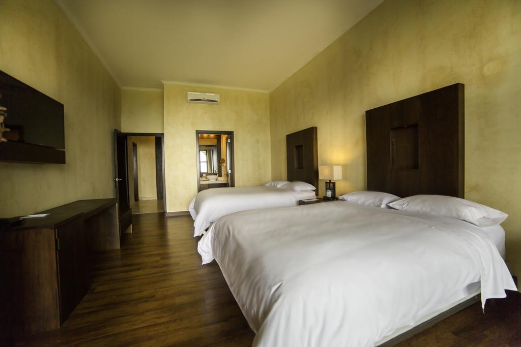 Hotel La Reunion Golf Resort And Residences Antigua Екстер'єр фото
