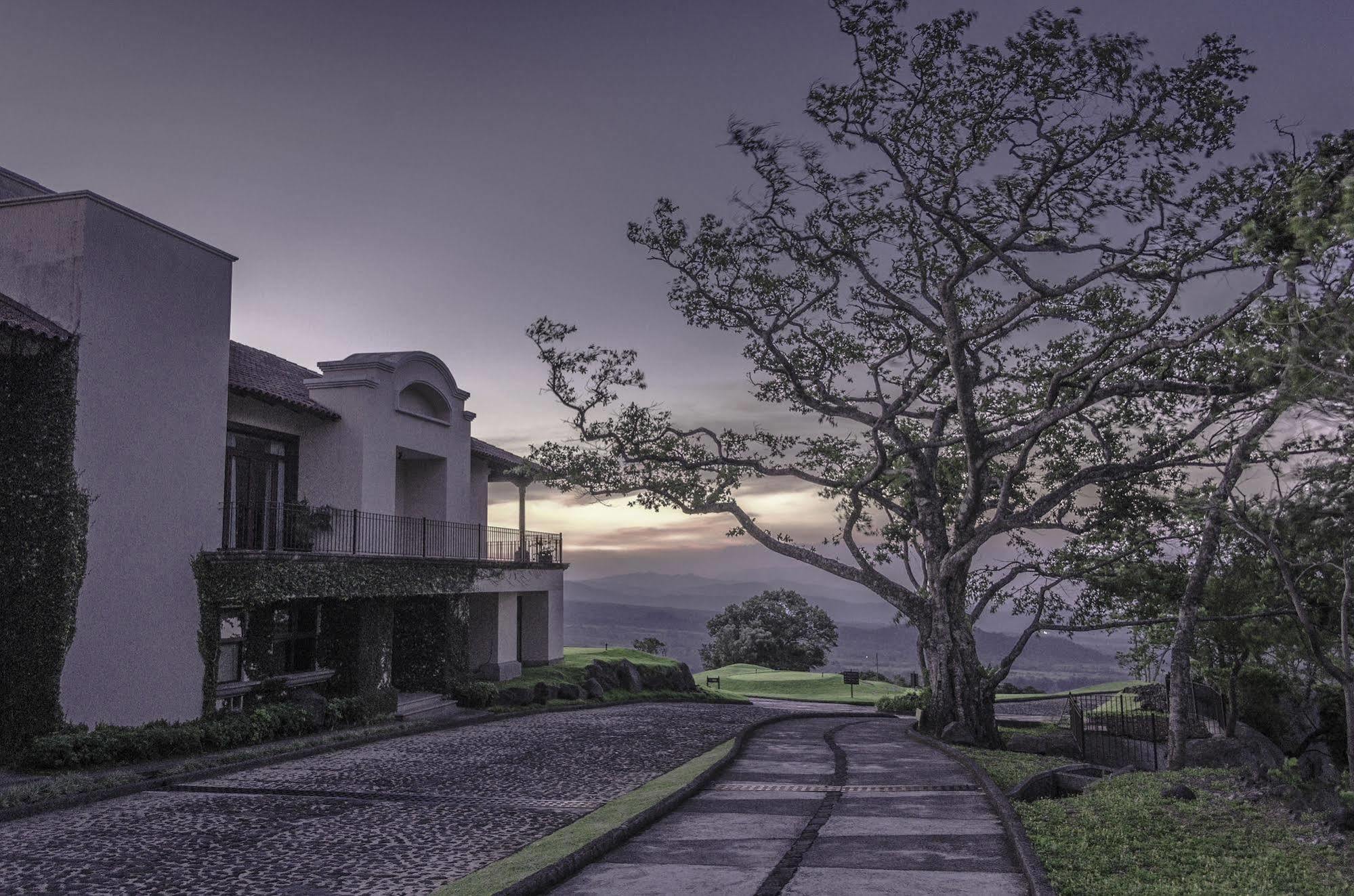 Hotel La Reunion Golf Resort And Residences Antigua Екстер'єр фото