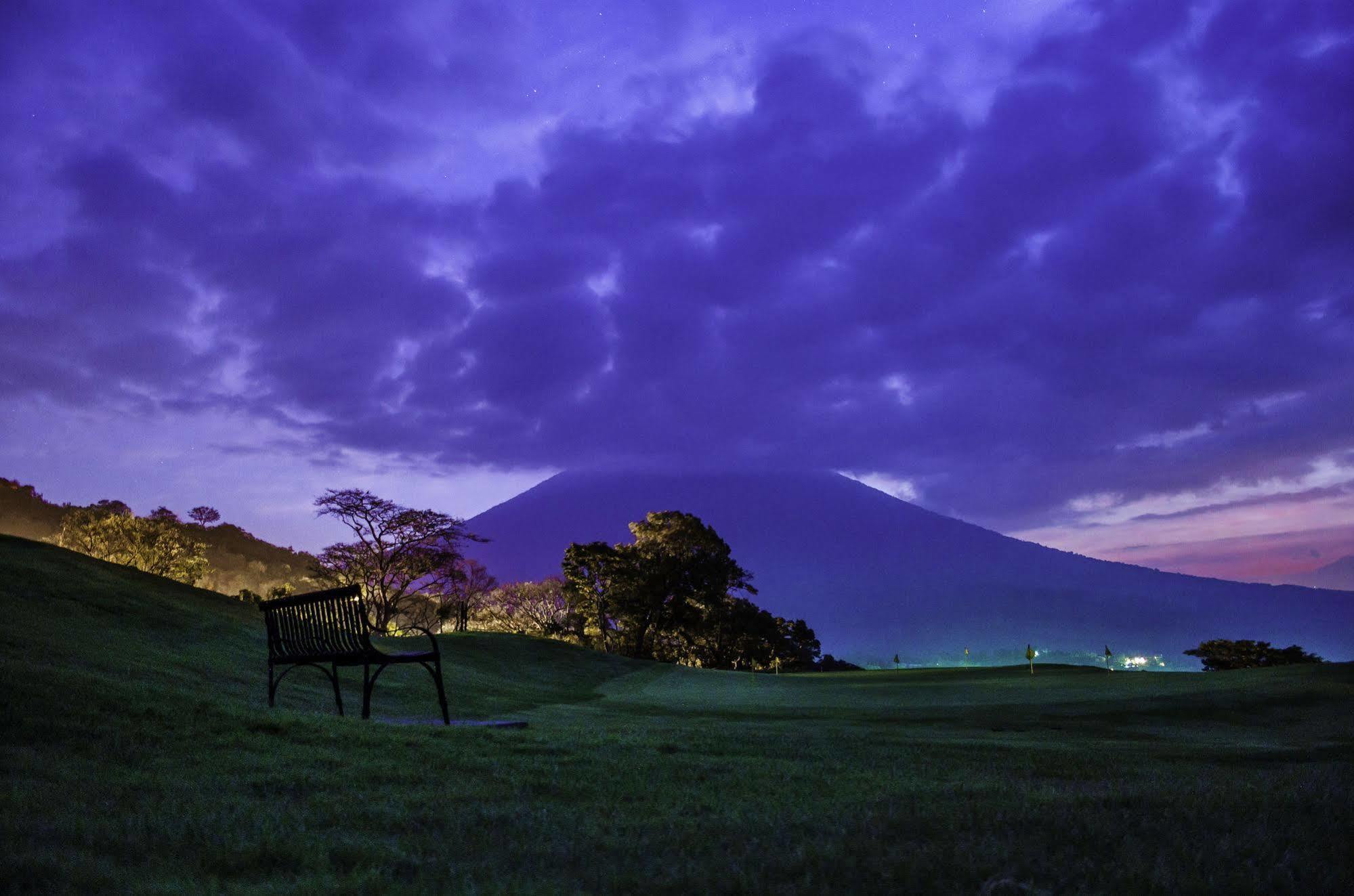 Hotel La Reunion Golf Resort And Residences Antigua Екстер'єр фото