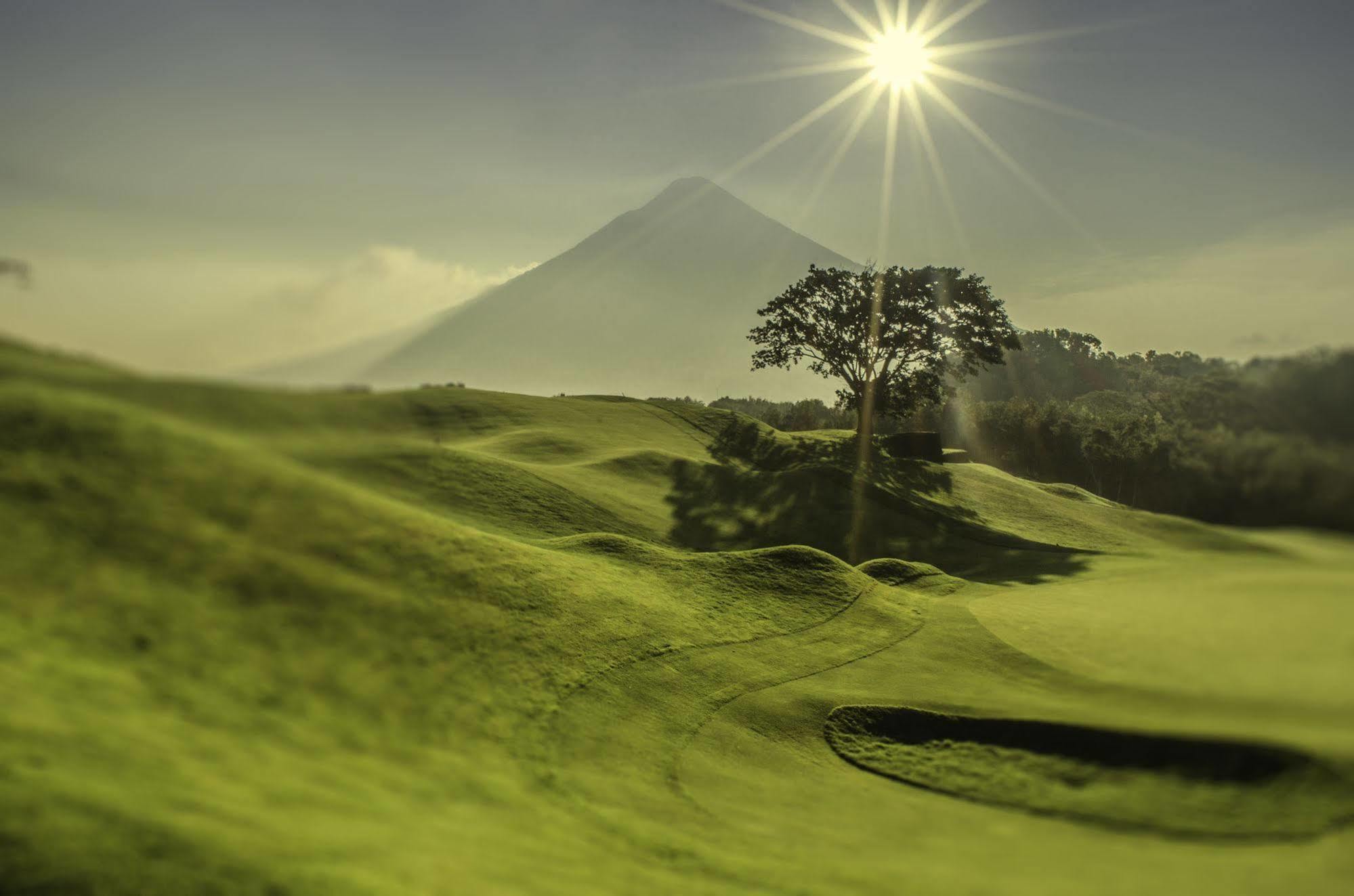 Hotel La Reunion Golf Resort And Residences Antigua Екстер'єр фото