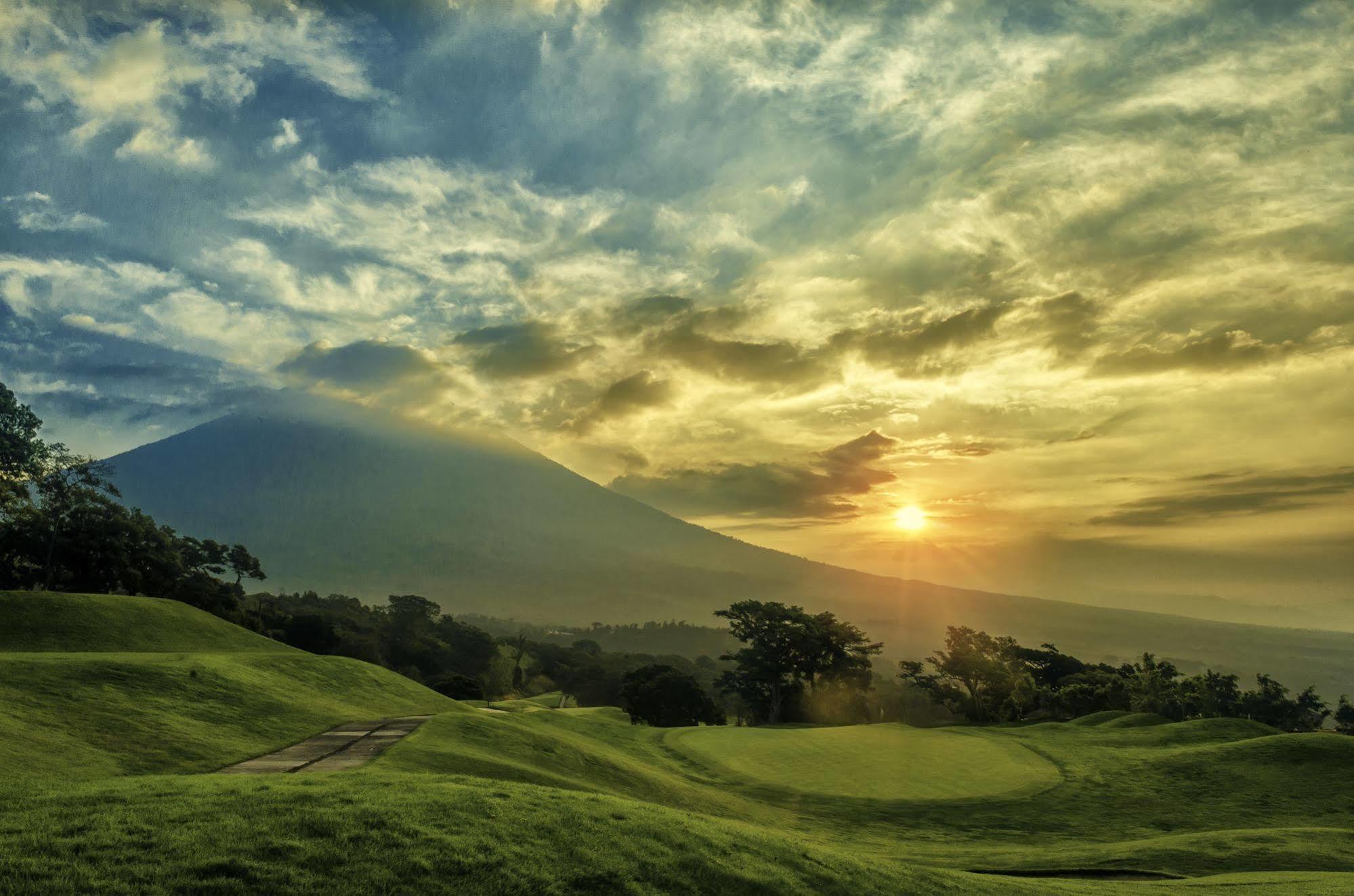 Hotel La Reunion Golf Resort And Residences Antigua Екстер'єр фото